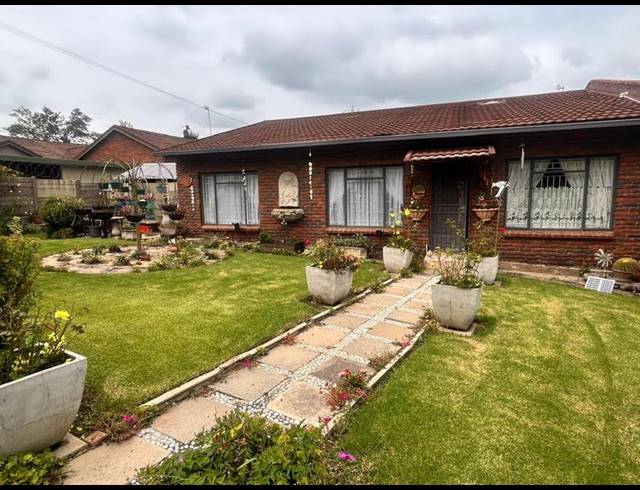 3 BEDROOM TOWNHOUSE FOR SALE IN MEYERVILLE